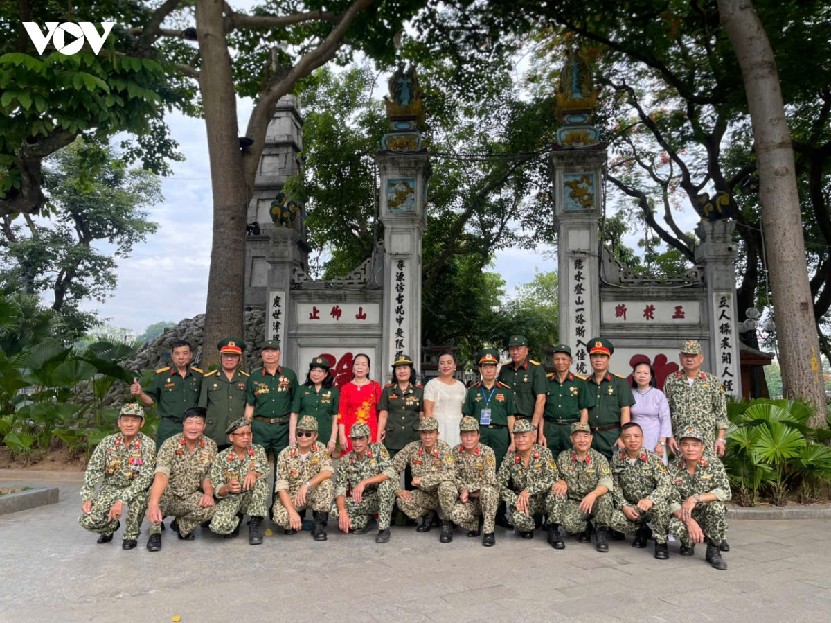 lễ lấy nước hồ gươm tri ân các anh hùng liệt sĩ trên sông thạch hãn, quảng trị hình ảnh 3 le lay nuoc ho guom tri an cac anh hung liet si tren song thach han, quang tri hinh anh 3