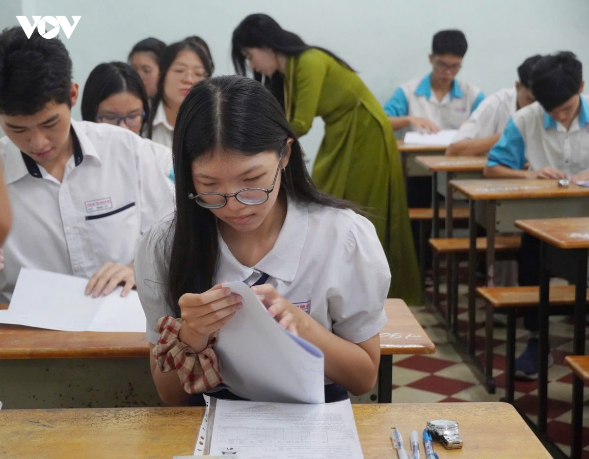 dự báo điểm chuẩn đại học khối ngành khoa học xã hội giảm hình ảnh 2 du bao diem chuan dai hoc khoi nganh khoa hoc xa hoi giam hinh anh 2