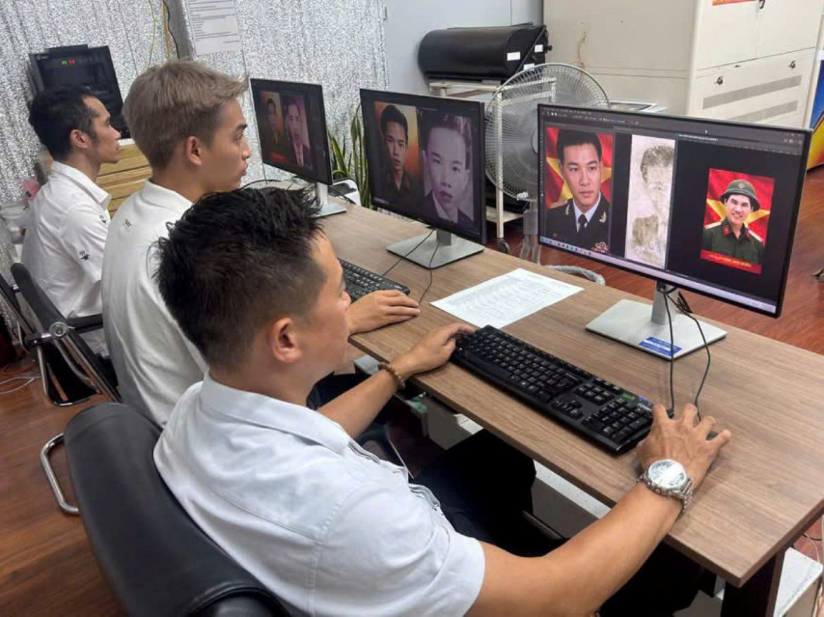 nhiều địa phương tại tp.hcm đồng loạt trao ảnh phục dựng liệt sĩ hình ảnh 1 nhieu dia phuong tai tp.hcm dong loat trao anh phuc dung liet si hinh anh 1