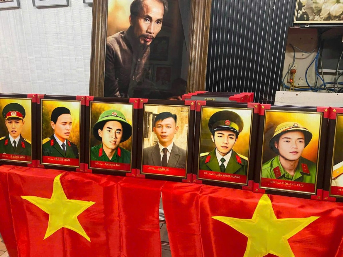 nhiều địa phương tại tp.hcm đồng loạt trao ảnh phục dựng liệt sĩ hình ảnh 2 nhieu dia phuong tai tp.hcm dong loat trao anh phuc dung liet si hinh anh 2
