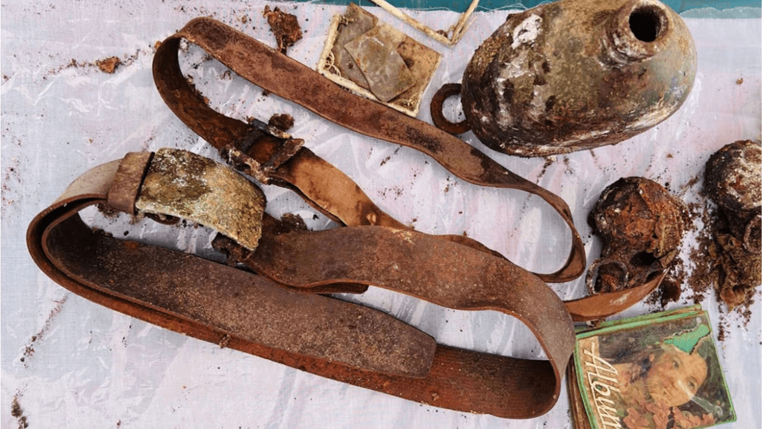 Các kỷ vât khai quật được.