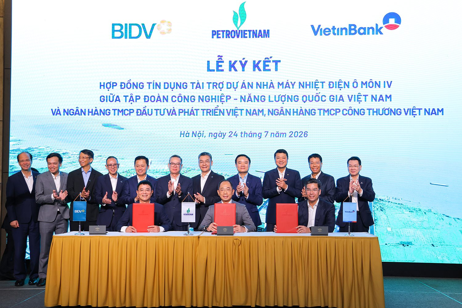 petrovietnam-cung-bidv-vietinbank-ky-ket-hop-dong-tin-dung-thu-xep-von-cho-nmnd-o-mon-iv-1-.jpg