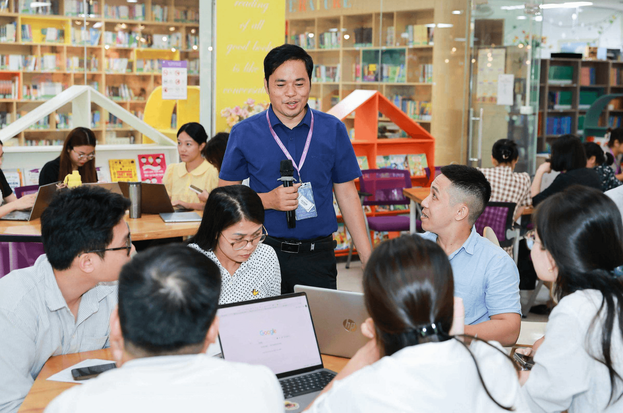 PGS.TS Phạm Sỹ Nam chia sẻ tại chương trình.
