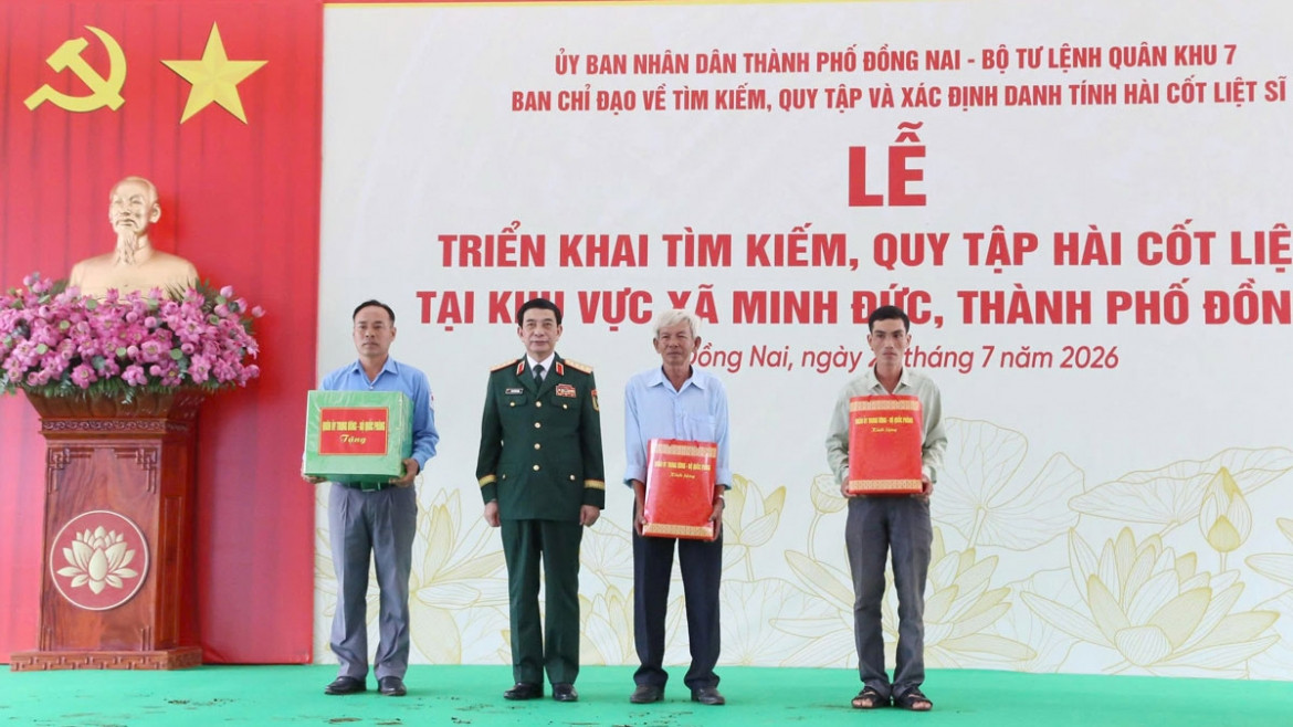 Đại tướng phan văn giang chỉ đạo quy tập hài cốt liệt sĩ tại Đồng nai hình ảnh 4 Dai tuong phan van giang chi dao quy tap hai cot liet si tai Dong nai hinh anh 4