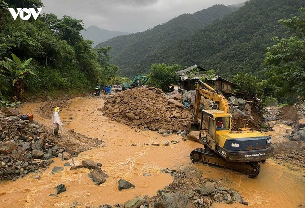 sơn la nỗ lực tu sửa, khôi phục đường giao thông sau mưa lũ hình ảnh 1 son la no luc tu sua, khoi phuc duong giao thong sau mua lu hinh anh 1