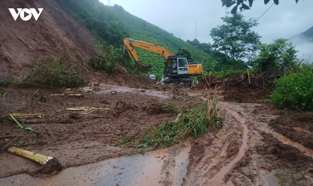 sơn la nỗ lực tu sửa, khôi phục đường giao thông sau mưa lũ hình ảnh 3 son la no luc tu sua, khoi phuc duong giao thong sau mua lu hinh anh 3