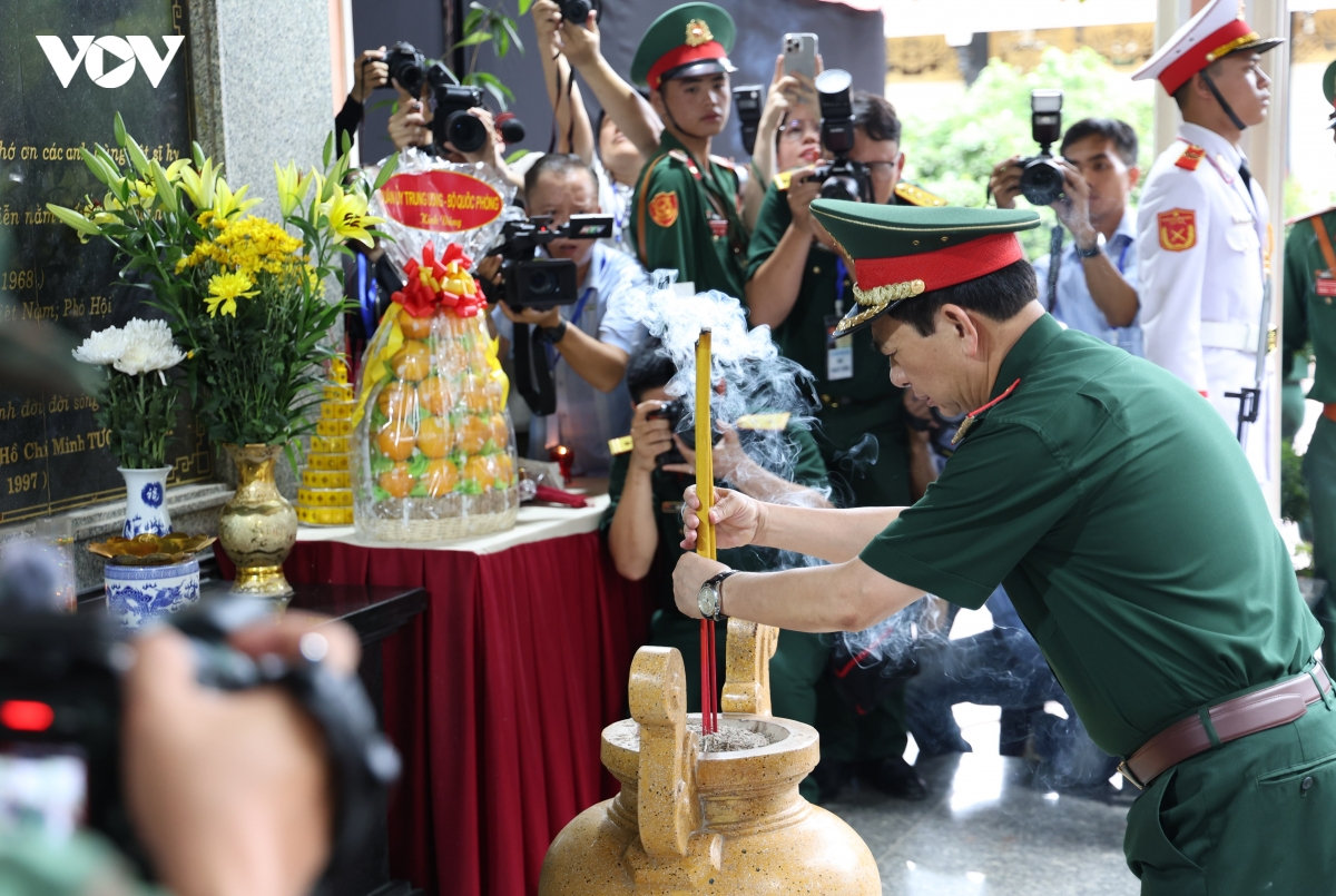 Dai tuong phan van giang dang huong anh hung liet si tai cong vien le thi rieng hinh anh 8