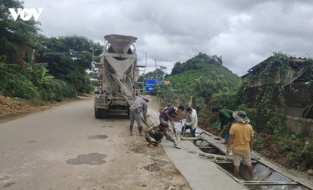 sơn la nỗ lực tu sửa, khôi phục đường giao thông sau mưa lũ hình ảnh 6 son la no luc tu sua, khoi phuc duong giao thong sau mua lu hinh anh 6