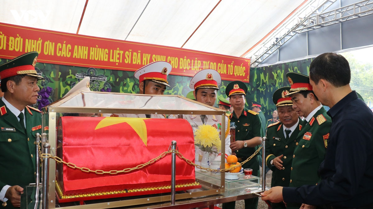 Đại tướng phan văn giang chỉ đạo quy tập hài cốt liệt sĩ tại Đồng nai hình ảnh 6 Dai tuong phan van giang chi dao quy tap hai cot liet si tai Dong nai hinh anh 6