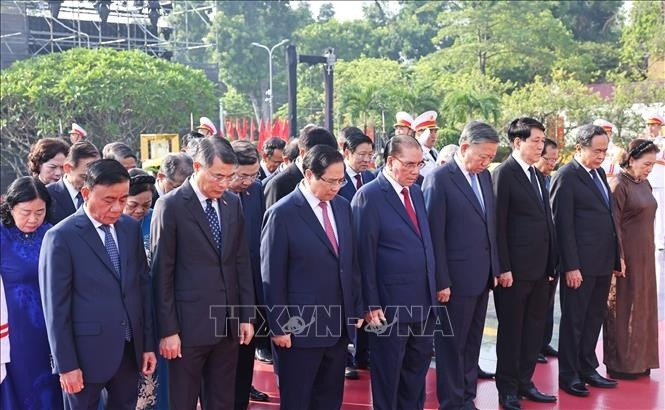 lanh dao Dang, nha nuoc dang huong tuong niem cac anh hung liet si hinh anh 5