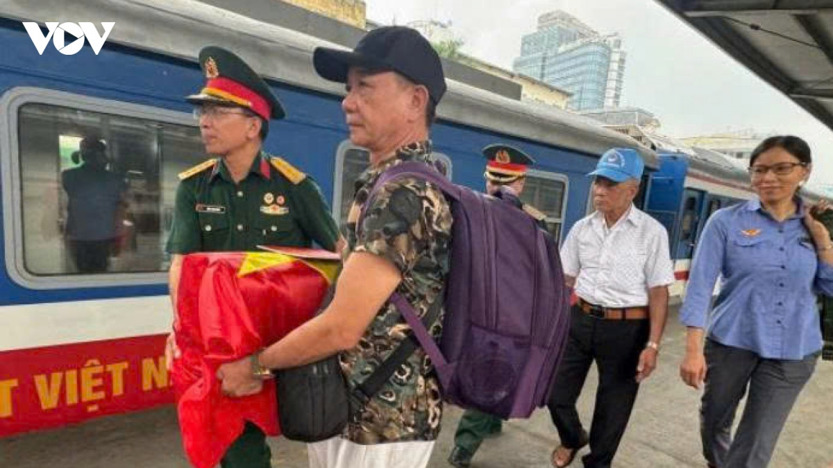 thân nhân liệt sĩ được miễn phí vé tàu đưa hài cốt trở về quê hương hình ảnh 1 than nhan liet si duoc mien phi ve tau dua hai cot tro ve que huong hinh anh 1