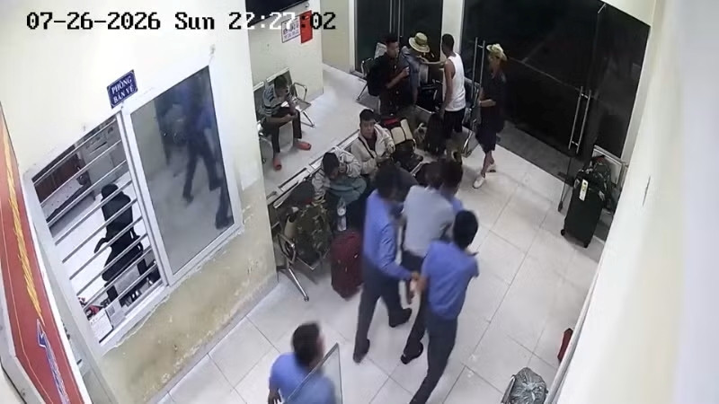 kịp thời cứu sống hành khách có dấu hiệu đột quỵ trên tàu se2 hình ảnh 1 kip thoi cuu song hanh khach co dau hieu dot quy tren tau se2 hinh anh 1