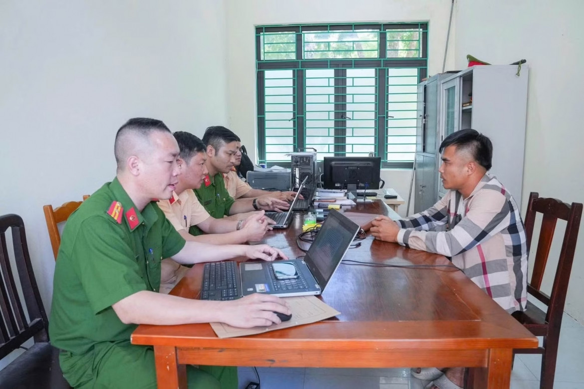 tạm giữ lái xe tải thông chốt cảnh sát giao thông ở phú thọ hình ảnh 1 tam giu lai xe tai thong chot canh sat giao thong o phu tho hinh anh 1