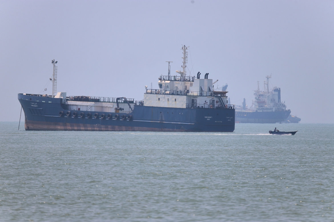 iran chan 6 tau tai eo bien hormuz hinh anh 1