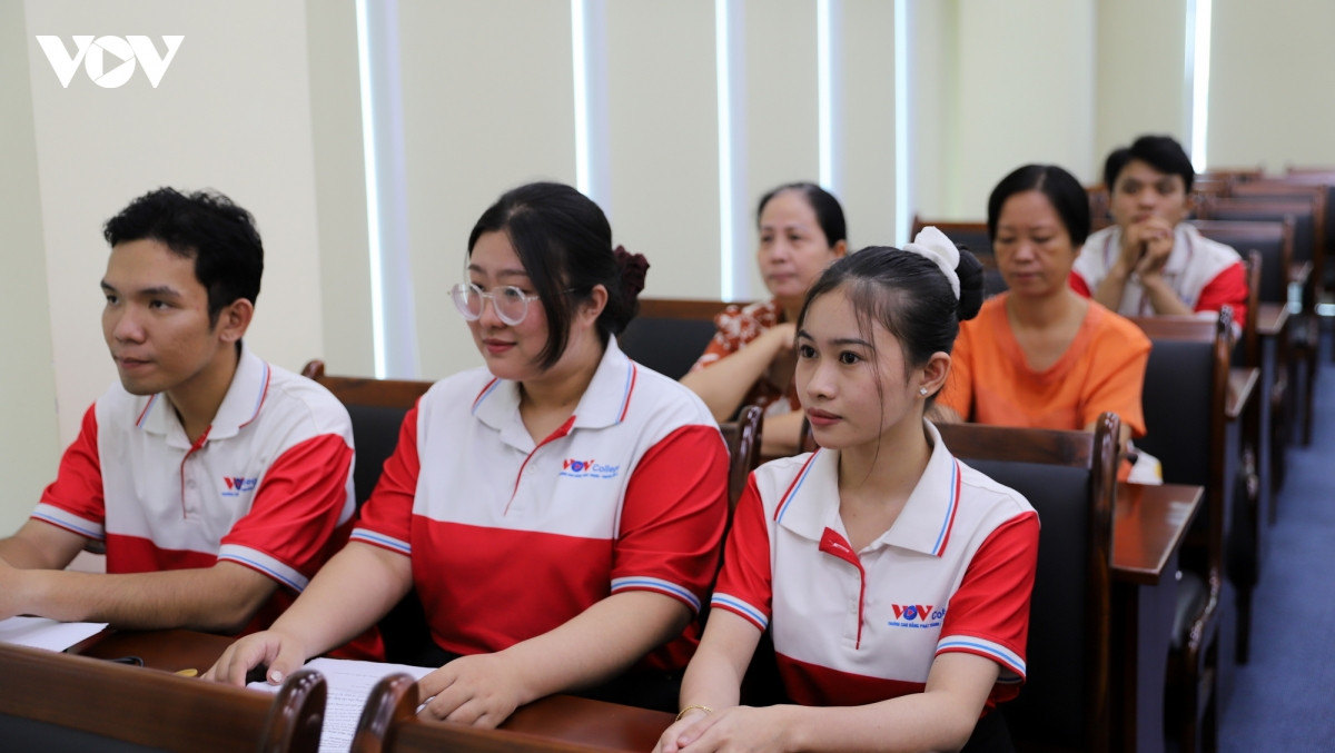 vov tp.hcm ban cach cham gen z tren da nen tang hinh anh 21