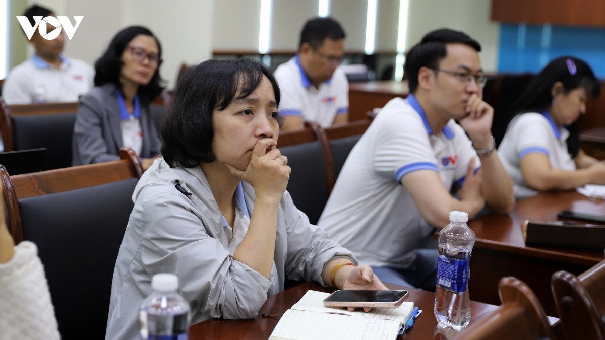 vov tp.hcm ban cach cham gen z tren da nen tang hinh anh 20