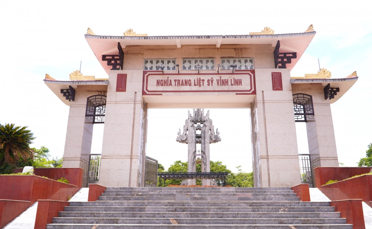 Để những tấm bia ghi danh tiếp tục kể chuyện về người anh hùng hình ảnh 8 De nhung tam bia ghi danh tiep tuc ke chuyen ve nguoi anh hung hinh anh 8