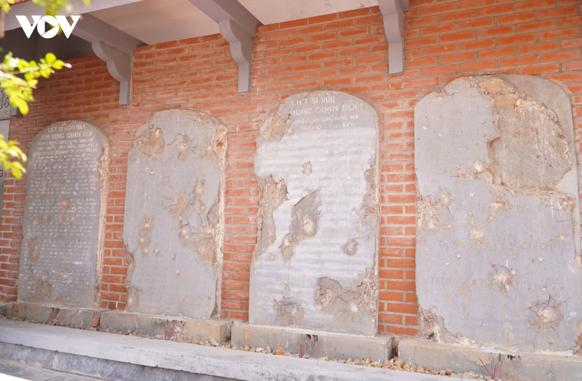 Để những tấm bia ghi danh tiếp tục kể chuyện về người anh hùng hình ảnh 1 De nhung tam bia ghi danh tiep tuc ke chuyen ve nguoi anh hung hinh anh 1