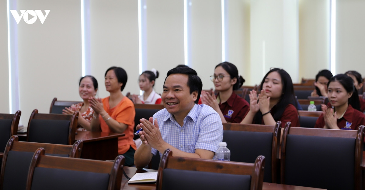 vov tp.hcm ban cach cham gen z tren da nen tang hinh anh 10
