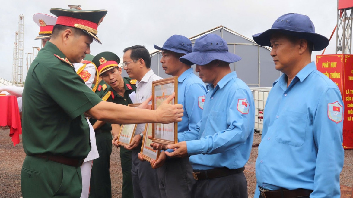 quan khu 7 khen thuong luc luong tim kiem, quy tap 26 hai cot liet si o Dong nai hinh anh 3