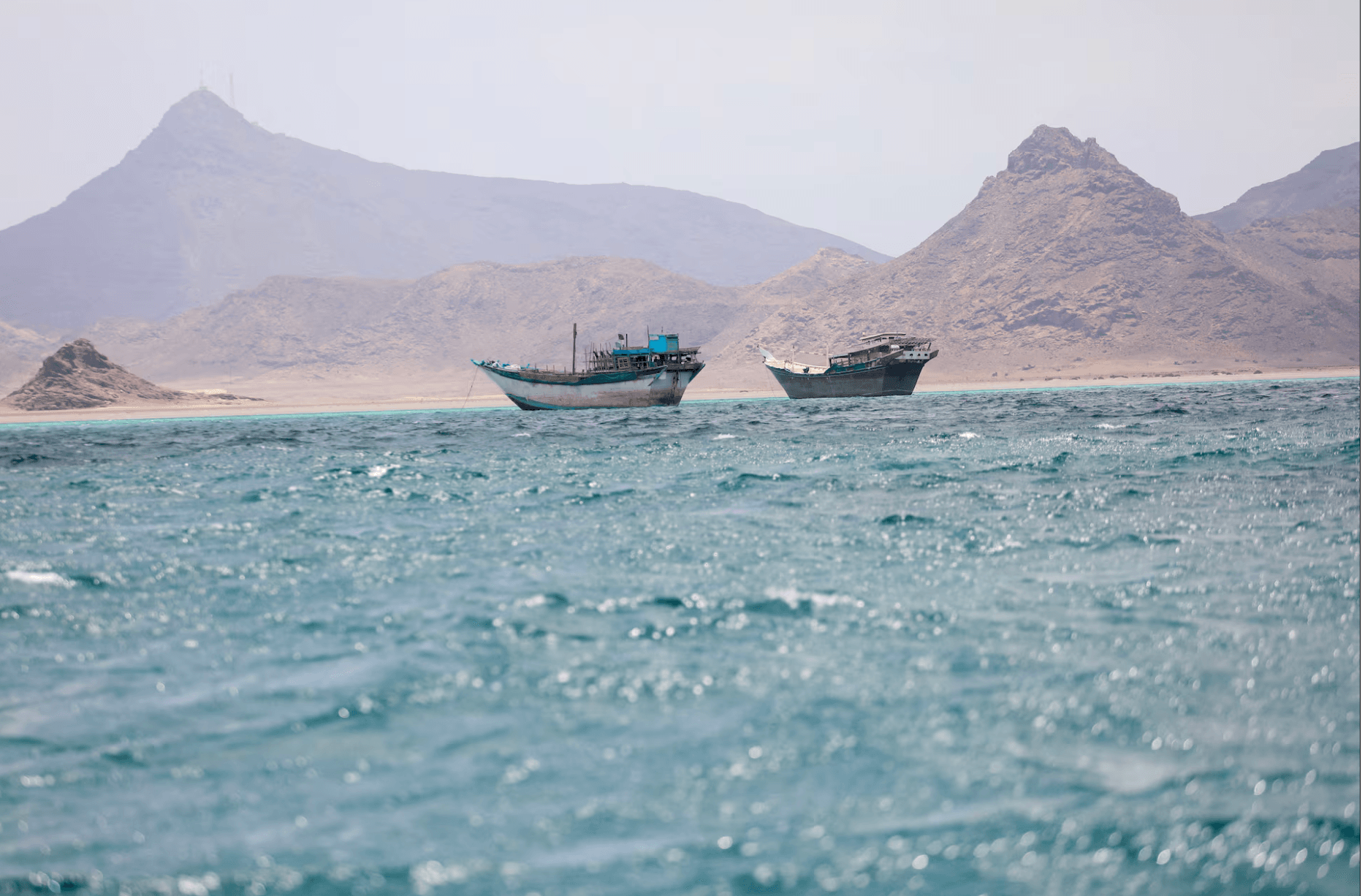 Eo biển Hormuz vẫn là tâm điểm căng thẳng khu vực. (Ảnh: Reuters)