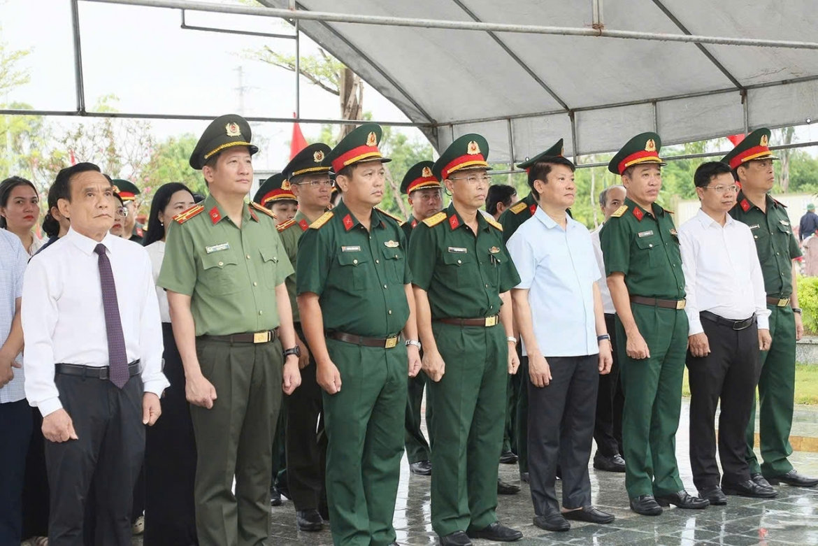 hà tĩnh khai quật, lấy mẫu adn tại 63 phần mộ liệt sĩ chưa xác định danh tính hình ảnh 1 ha tinh khai quat, lay mau adn tai 63 phan mo liet si chua xac dinh danh tinh hinh anh 1