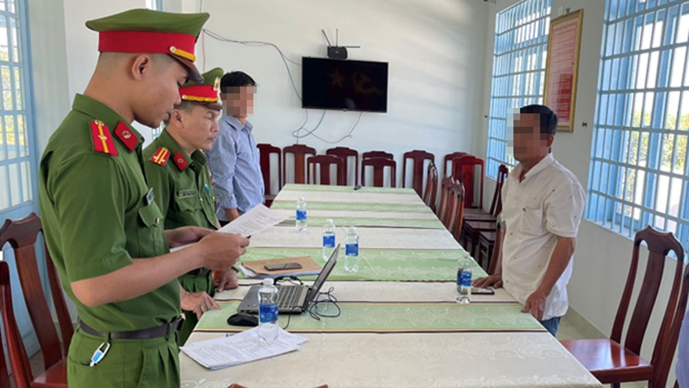 cựu chủ tịch và phó chủ tịch xã bị truy tố vì tiếp tay hành vi lừa đảo hình ảnh 1 cuu chu tich va pho chu tich xa bi truy to vi tiep tay hanh vi lua dao hinh anh 1