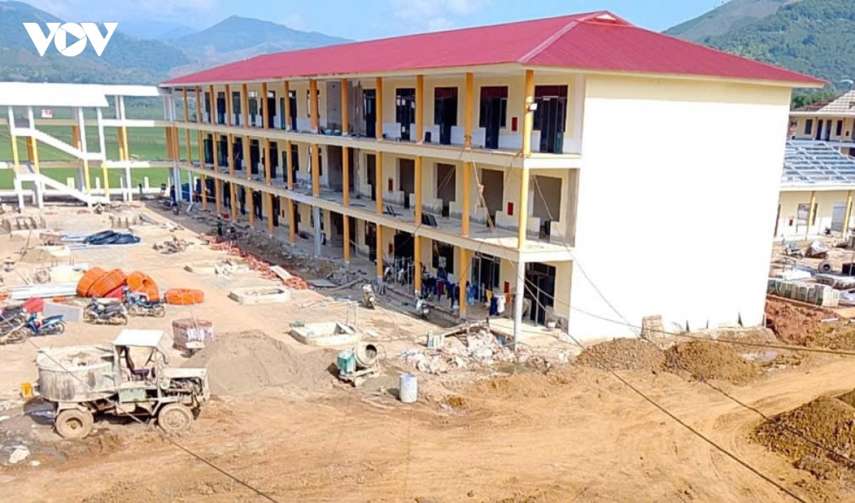 tăng ca đêm, vượt mưa lũ thi công trường học biên giới ở sơn la hình ảnh 1 tang ca dem, vuot mua lu thi cong truong hoc bien gioi o son la hinh anh 1