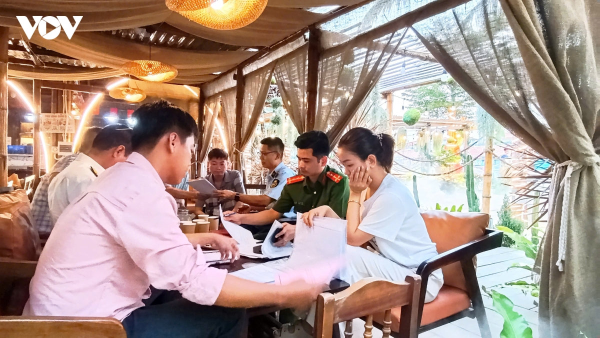 quảng ninh siết chặt xử lý sai phạm, giữ vững uy tín điểm đến mùa cao điểm du lịch hình ảnh 1 quang ninh siet chat xu ly sai pham, giu vung uy tin diem den mua cao diem du lich hinh anh 1