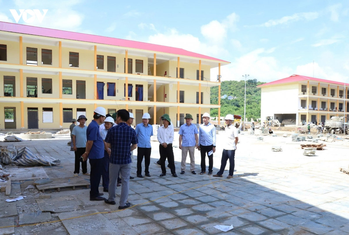 tăng ca đêm, vượt mưa lũ thi công trường học biên giới ở sơn la hình ảnh 4 tang ca dem, vuot mua lu thi cong truong hoc bien gioi o son la hinh anh 4