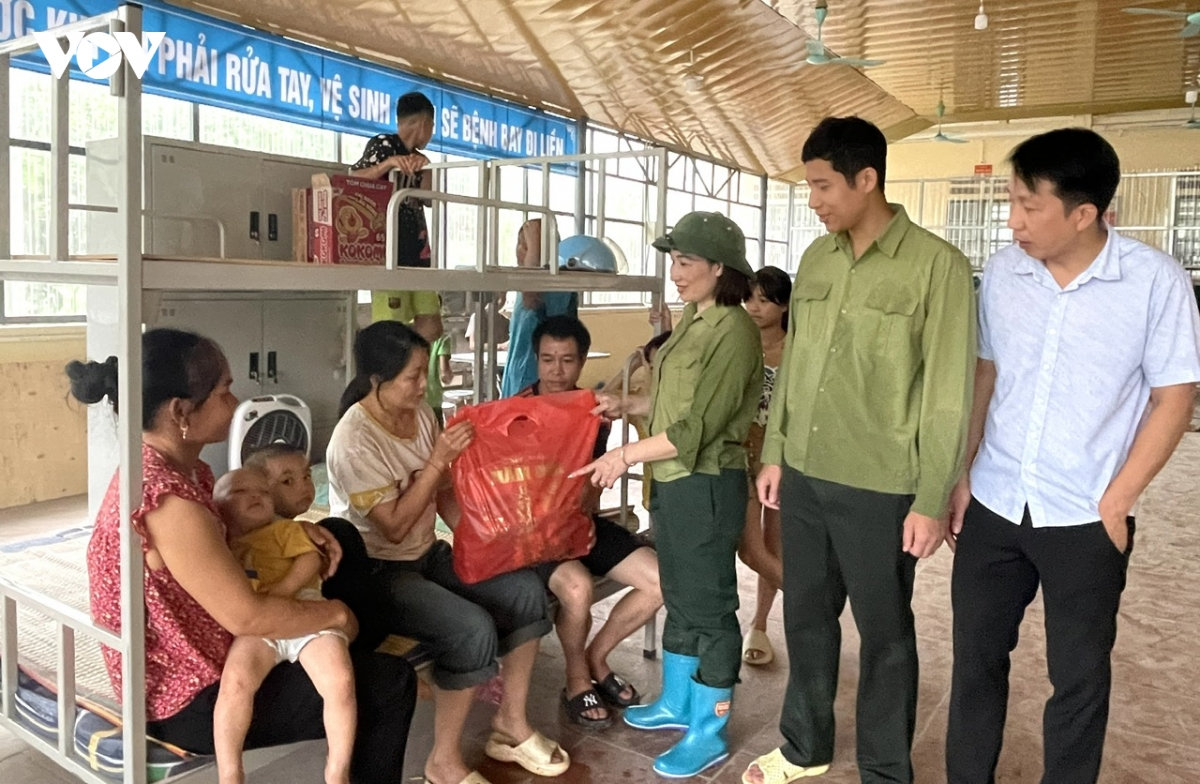 mưa lớn gây ngập lụt diện rộng, lào cai khẩn trương sơ tán 18 hộ dân trong đêm hình ảnh 2 mua lon gay ngap lut dien rong, lao cai khan truong so tan 18 ho dan trong dem hinh anh 2
