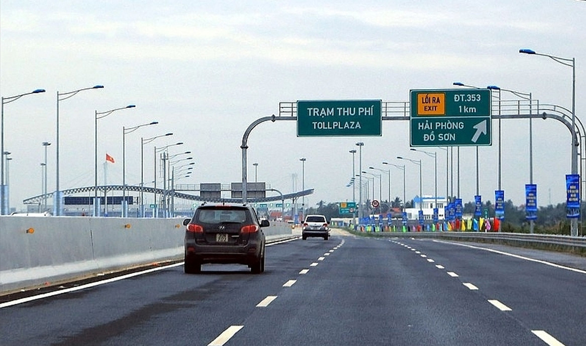 sử dụng làn trái cao tốc chỉ để vượt xe làm sao khả thi hình ảnh 1 su dung lan trai cao toc chi de vuot xe lam sao kha thi hinh anh 1