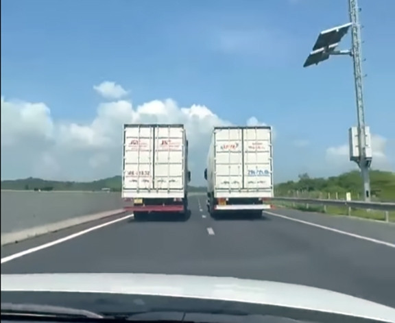 sử dụng làn trái cao tốc chỉ để vượt xe làm sao khả thi hình ảnh 2 su dung lan trai cao toc chi de vuot xe lam sao kha thi hinh anh 2