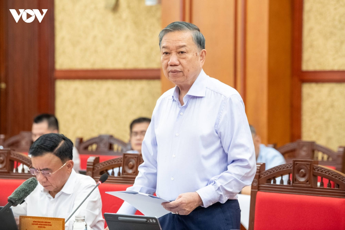 tổng bí thư, chủ tịch nước chuyển từ lao động giản đơn sang lao động sáng tạo hình ảnh 2 tong bi thu, chu tich nuoc chuyen tu lao dong gian don sang lao dong sang tao hinh anh 2