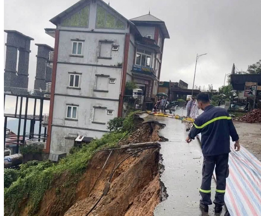 Duong len cong troi tam Dao sat lo sau mua lon hinh anh 1