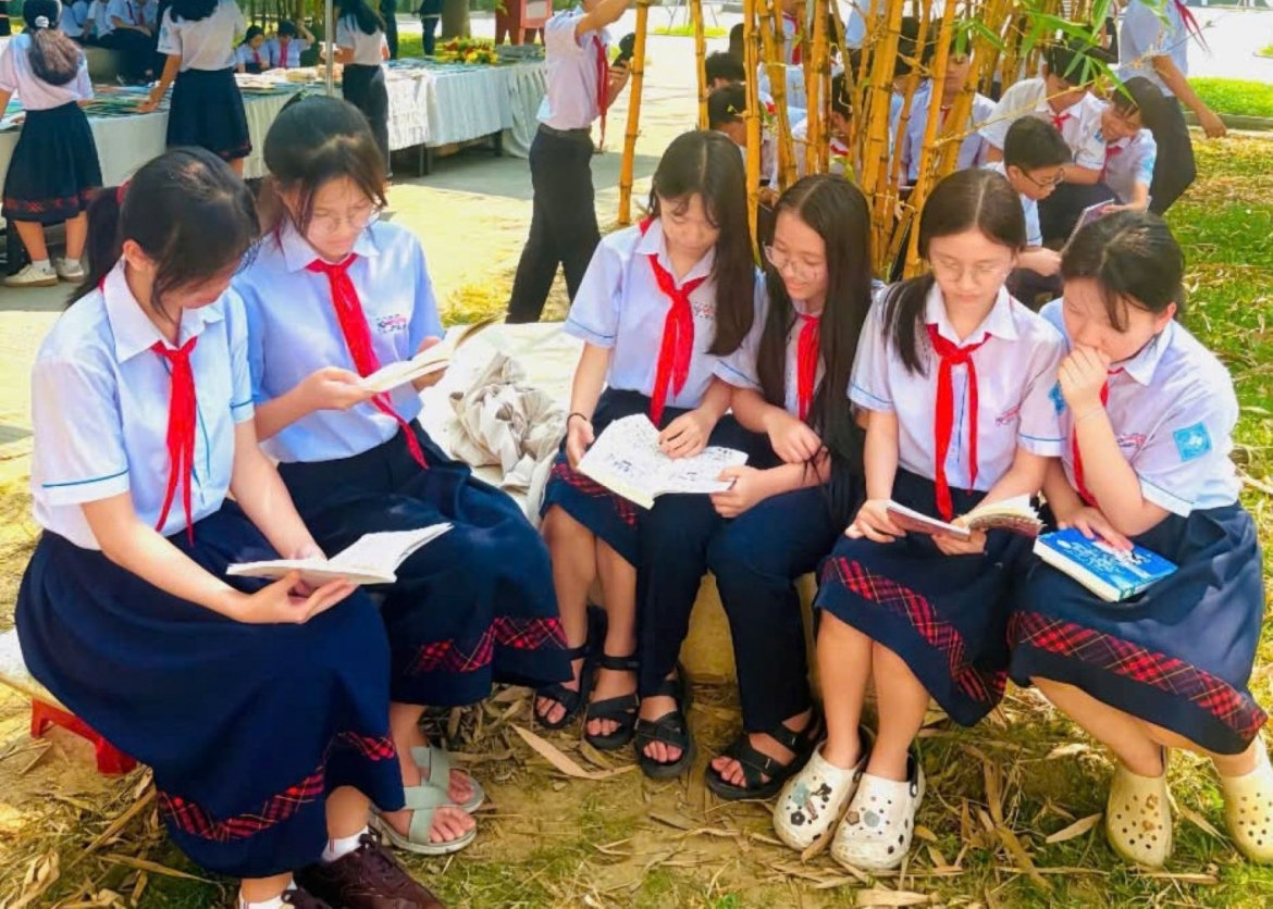 học sinh huế được mượn sách giáo khoa miễn phí hình ảnh 3 hoc sinh hue duoc muon sach giao khoa mien phi hinh anh 3