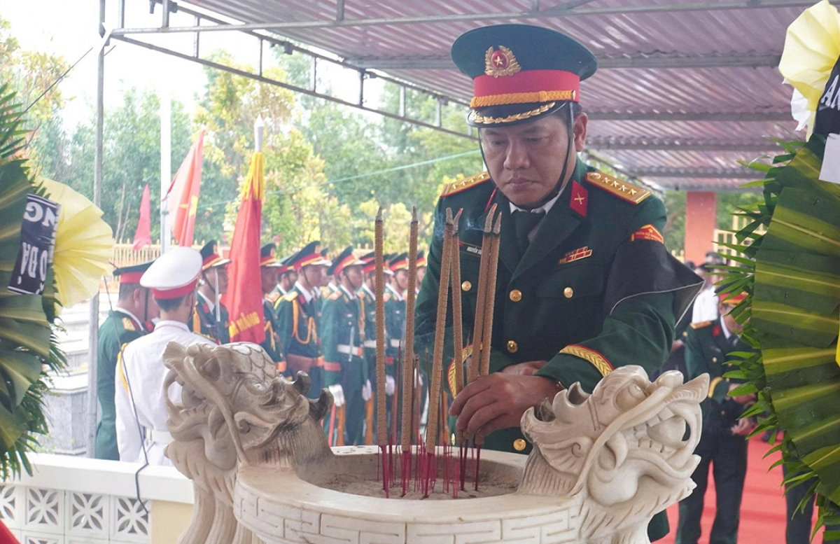 truy điệu và an táng 4 hài cốt liệt sĩ được tìm thấy tại hang Đá sập, Đà nẵng hình ảnh 1 truy dieu va an tang 4 hai cot liet si duoc tim thay tai hang Da sap, Da nang hinh anh 1