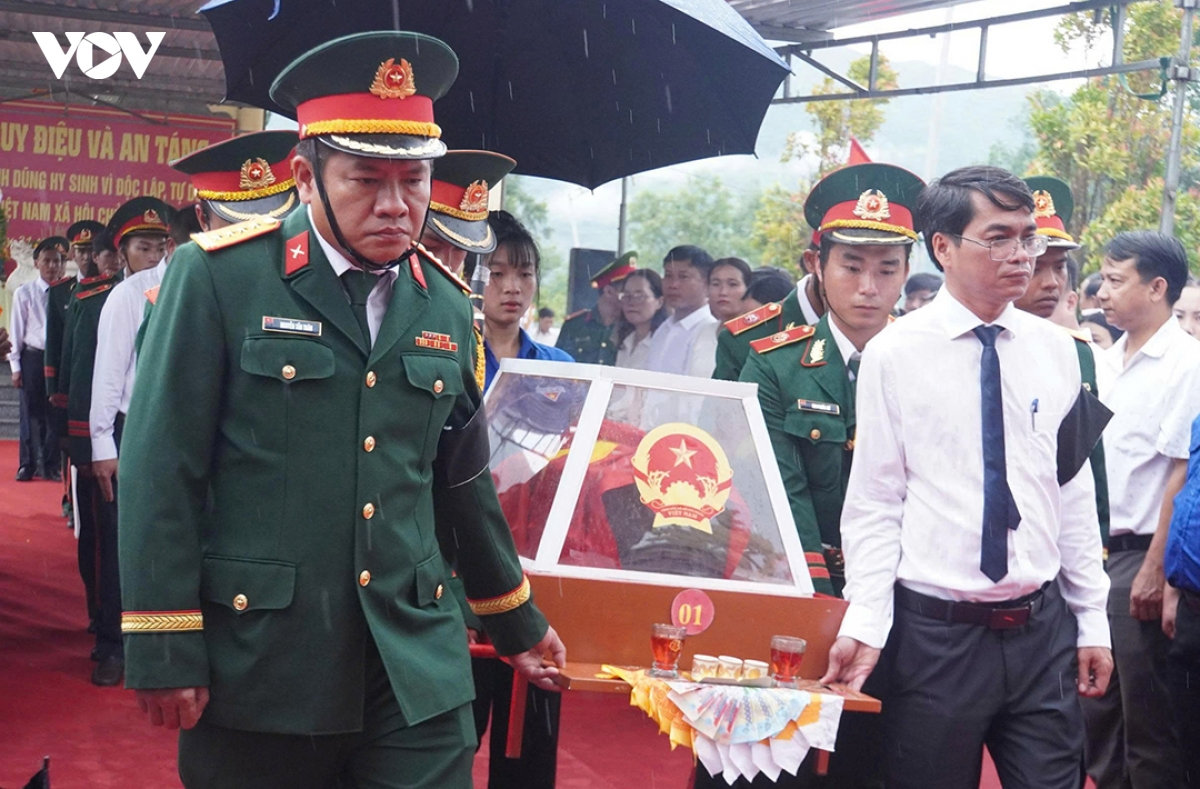 truy điệu và an táng 4 hài cốt liệt sĩ được tìm thấy tại hang Đá sập, Đà nẵng hình ảnh 3 truy dieu va an tang 4 hai cot liet si duoc tim thay tai hang Da sap, Da nang hinh anh 3