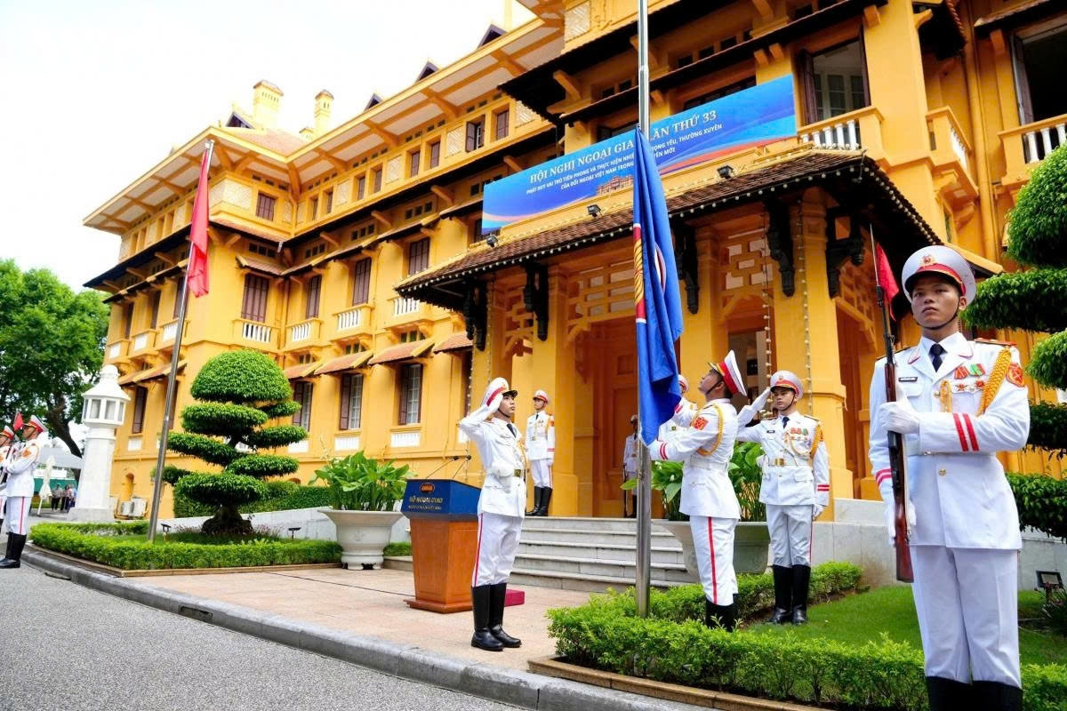 lễ thượng cờ asean thúc đẩy đoàn kết, hợp tác vì tương lai khu vực hình ảnh 1 le thuong co asean thuc day doan ket, hop tac vi tuong lai khu vuc hinh anh 1