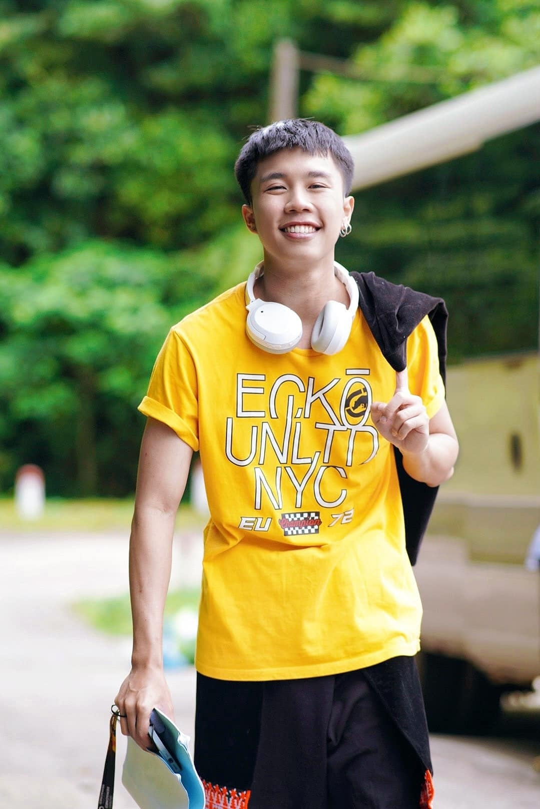 Long Vũ từng gây sốt với vai “Chải” trong bộ phim “Đi giữa trời rực rỡ”.