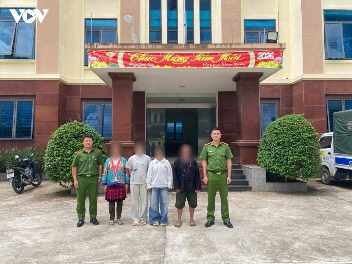 ngăn chặn hai thiếu nữ bị dụ dỗ sang trung quốc bằng chiêu trò việc nhẹ, lương cao hình ảnh 1 ngan chan hai thieu nu bi du do sang trung quoc bang chieu tro viec nhe, luong cao hinh anh 1