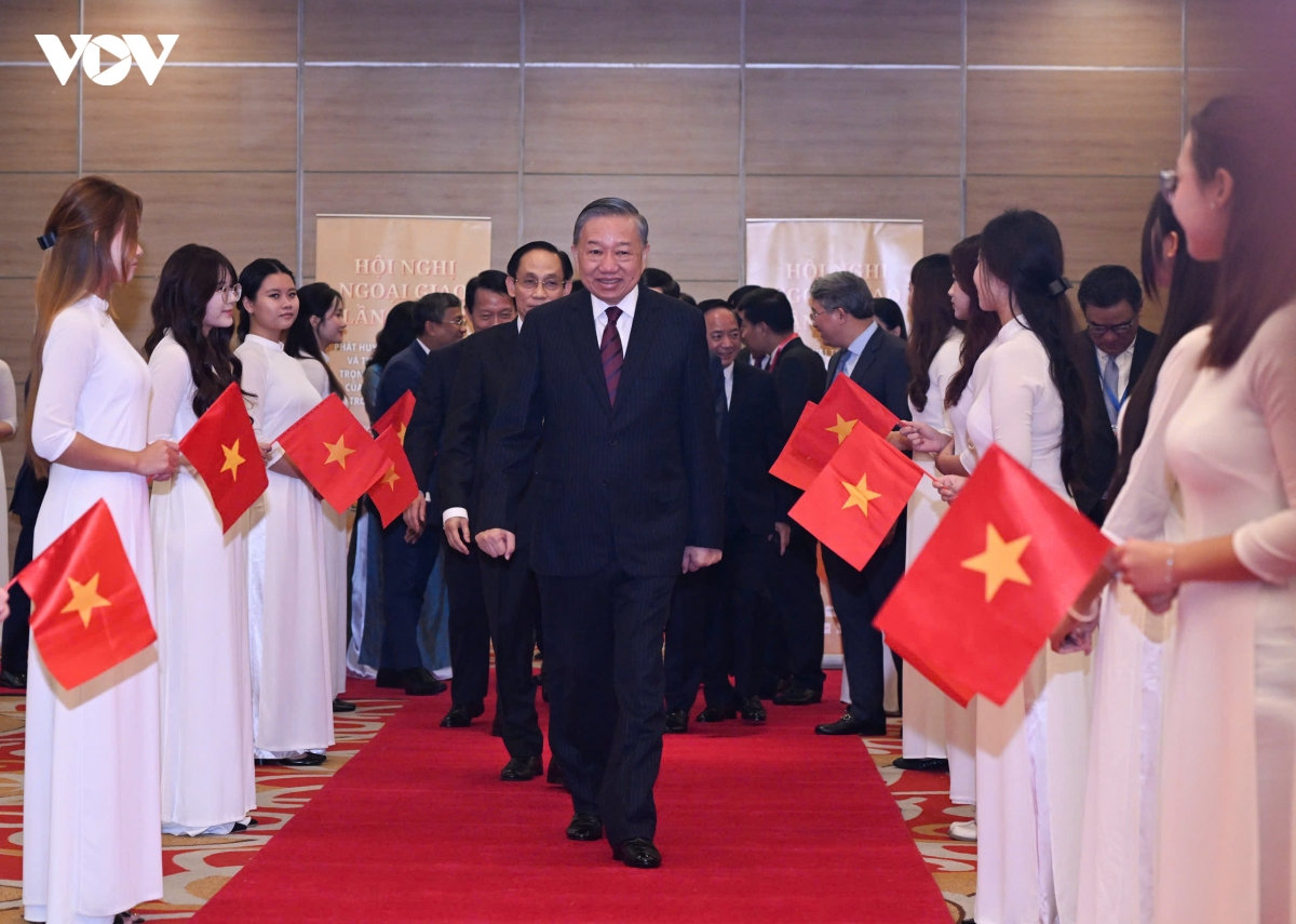 tong bi thu, chu tich nuoc to lam du khai mac hoi nghi ngoai giao lan thu 33 hinh anh 1