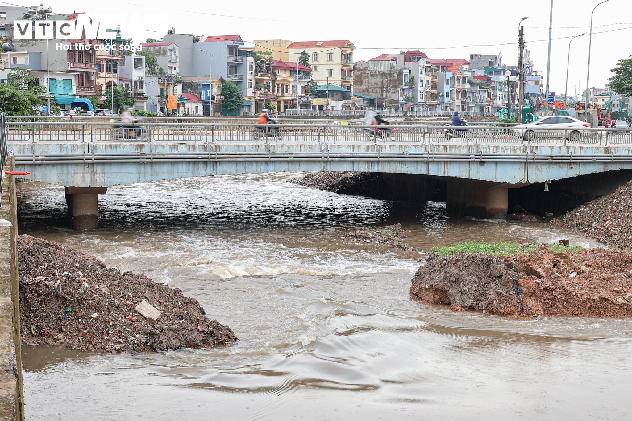 Theo Ban Quản lý dự án đầu tư xây dựng công trình hạ tầng kỹ thuật và nông nghiệp Hà Nội, đến nay phần lớn hạng mục của Dự án cải thiện hệ thống tiêu nước khu vực phía Tây thành phố đã cơ bản hoàn thành.