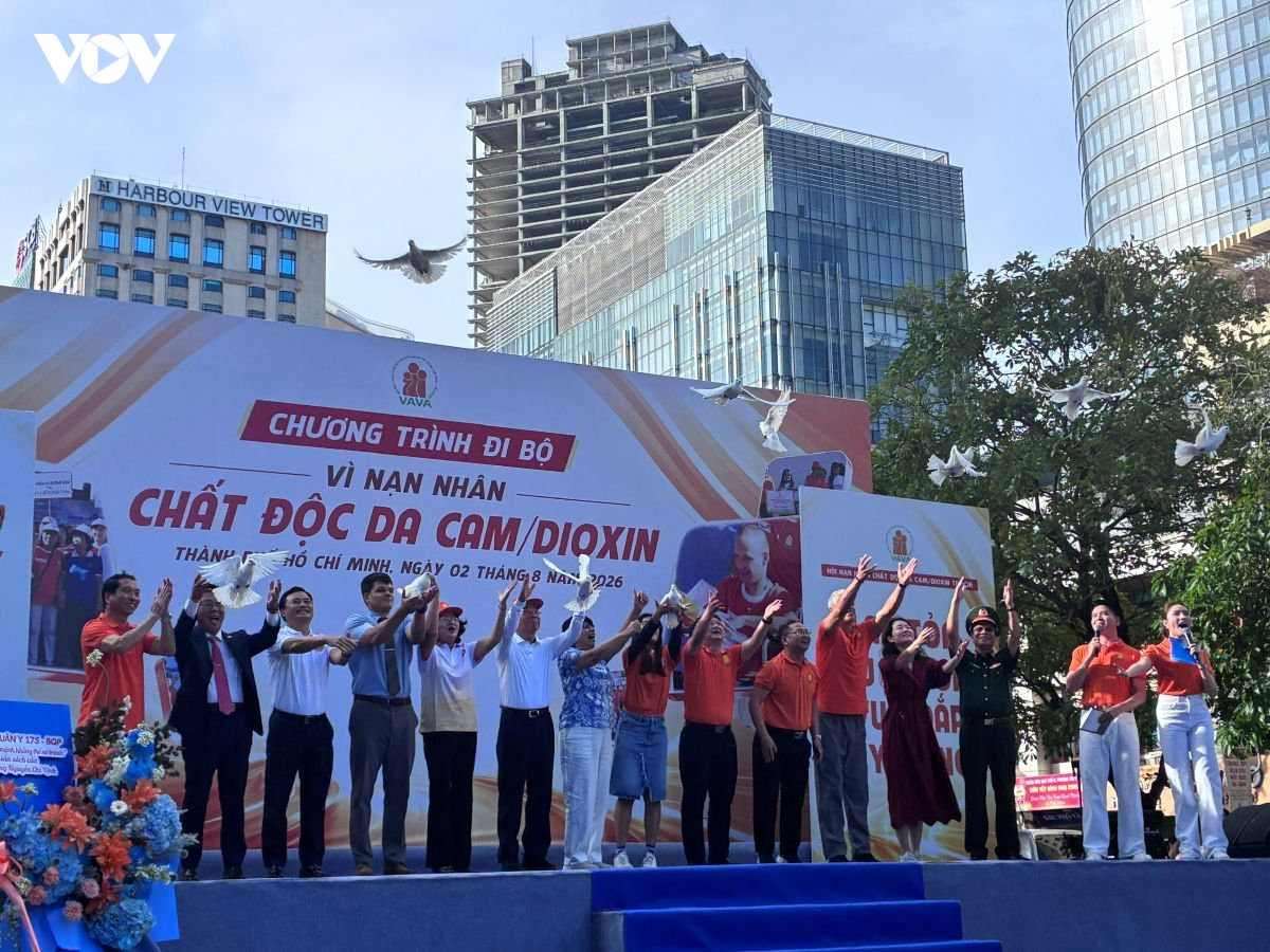 lan tỏa yêu thương từ chương trình đi bộ vì nạn nhân da cam hình ảnh 1 lan toa yeu thuong tu chuong trinh di bo vi nan nhan da cam hinh anh 1