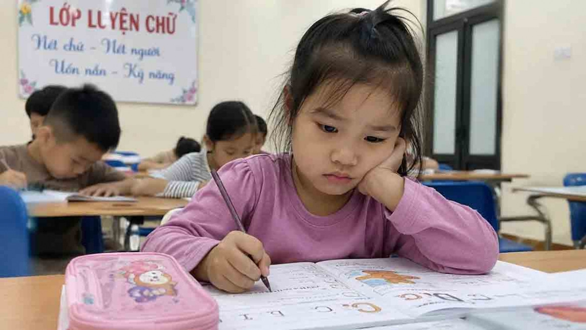 tiền tiểu học cha mẹ lo, con chịu áp lực hình ảnh 3 tien tieu hoc cha me lo, con chiu ap luc hinh anh 3