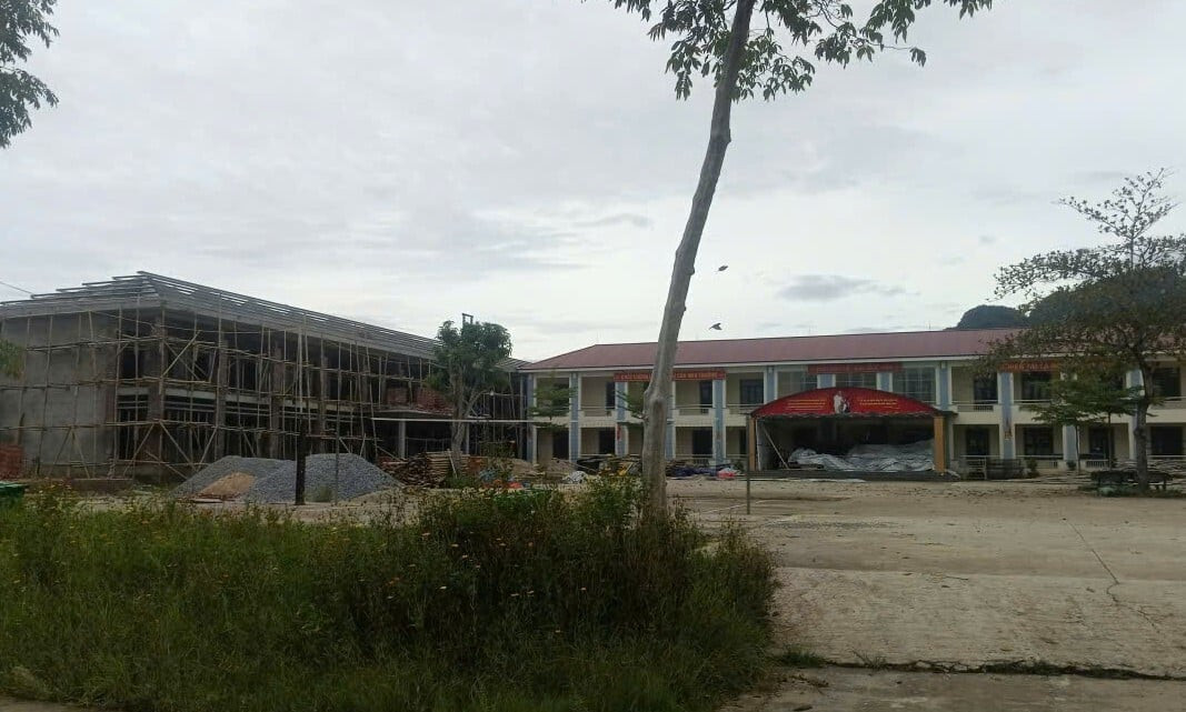 Trường THCS Đỉnh Sơn, nơi ông Nguyễn Hữu Hồng công tác. (Ảnh: Thành Vinh)