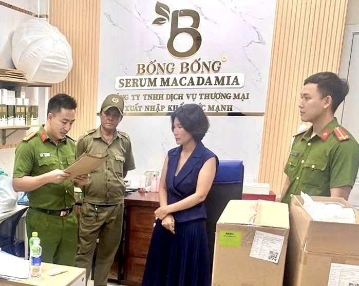 nữ giám đốc lừa đảo hơn 26 tỷ đồng sa lưới sau 9 năm thay đổi nhận dạng hình ảnh 1 nu giam doc lua dao hon 26 ty dong sa luoi sau 9 nam thay doi nhan dang hinh anh 1