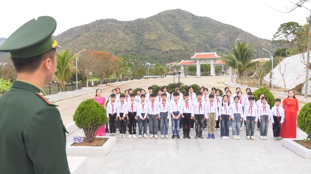 sơn la thí điểm dạy và học tiếng lào trong các trường học vùng biên giới hình ảnh 3 son la thi diem day va hoc tieng lao trong cac truong hoc vung bien gioi hinh anh 3