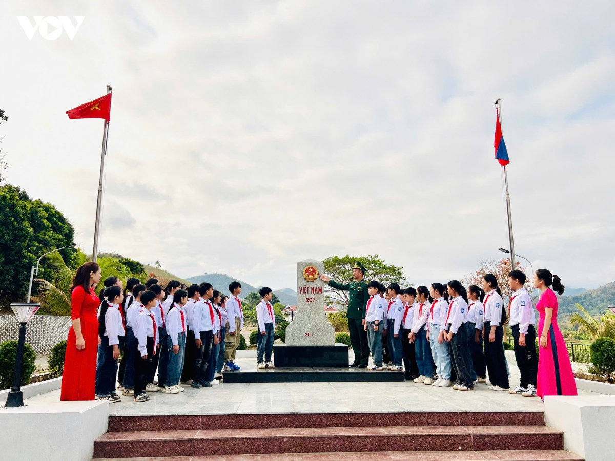 sơn la thí điểm dạy và học tiếng lào trong các trường học vùng biên giới hình ảnh 2 son la thi diem day va hoc tieng lao trong cac truong hoc vung bien gioi hinh anh 2