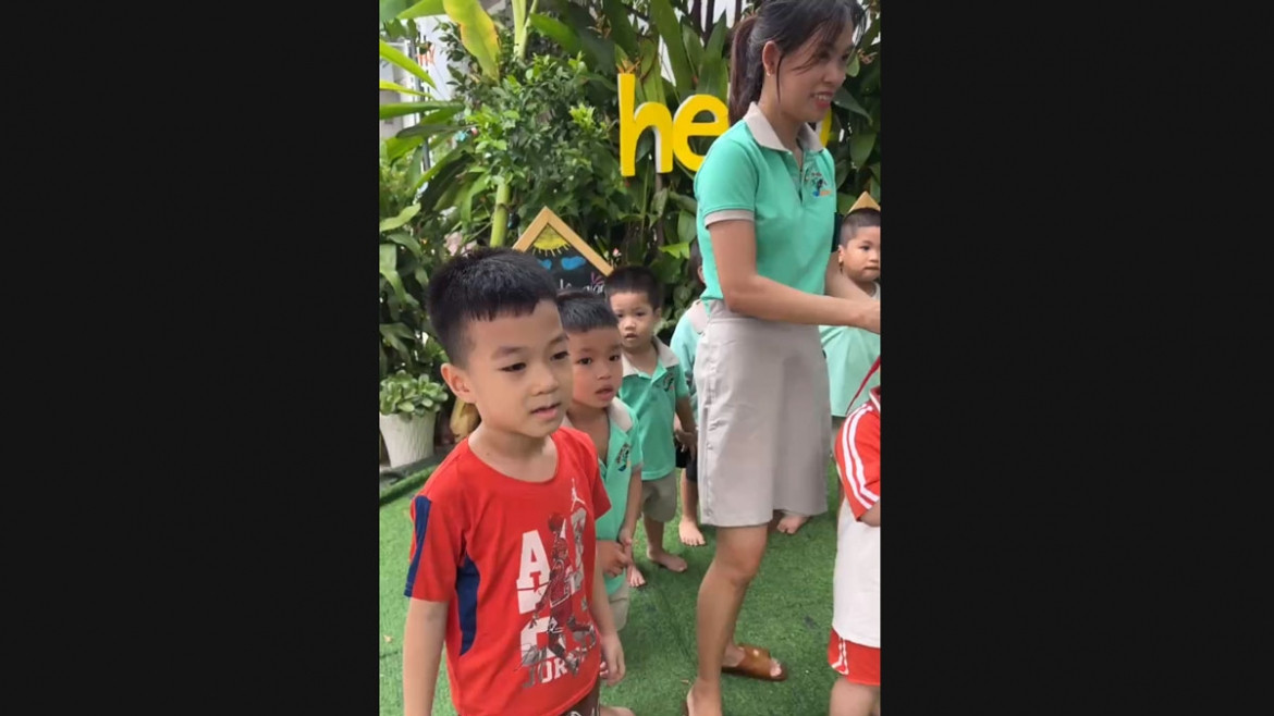 cô trò ở tp.hcm thót tim vì con rắn hơn 1m xông thẳng vào lớp học mầm non hình ảnh 2 co tro o tp.hcm thot tim vi con ran hon 1m xong thang vao lop hoc mam non hinh anh 2
